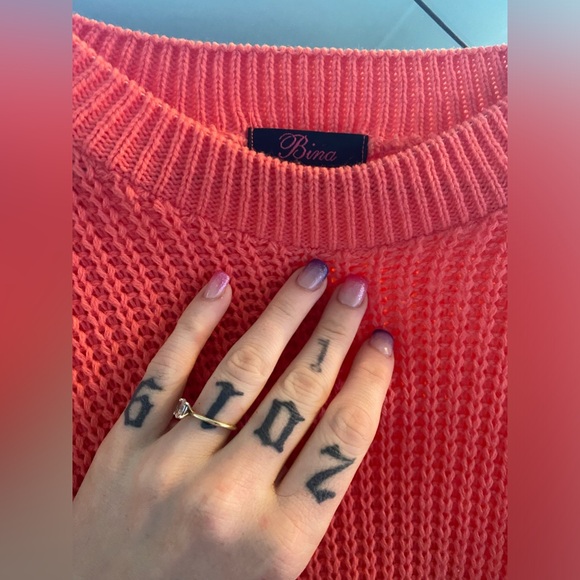 Neon coral knit pullover sweater - Picture 3 of 4